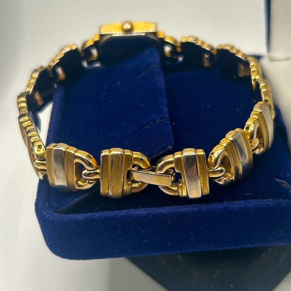 Vintage Citizen Gold and Silver Bracelet Watch - Picture 6 of 10